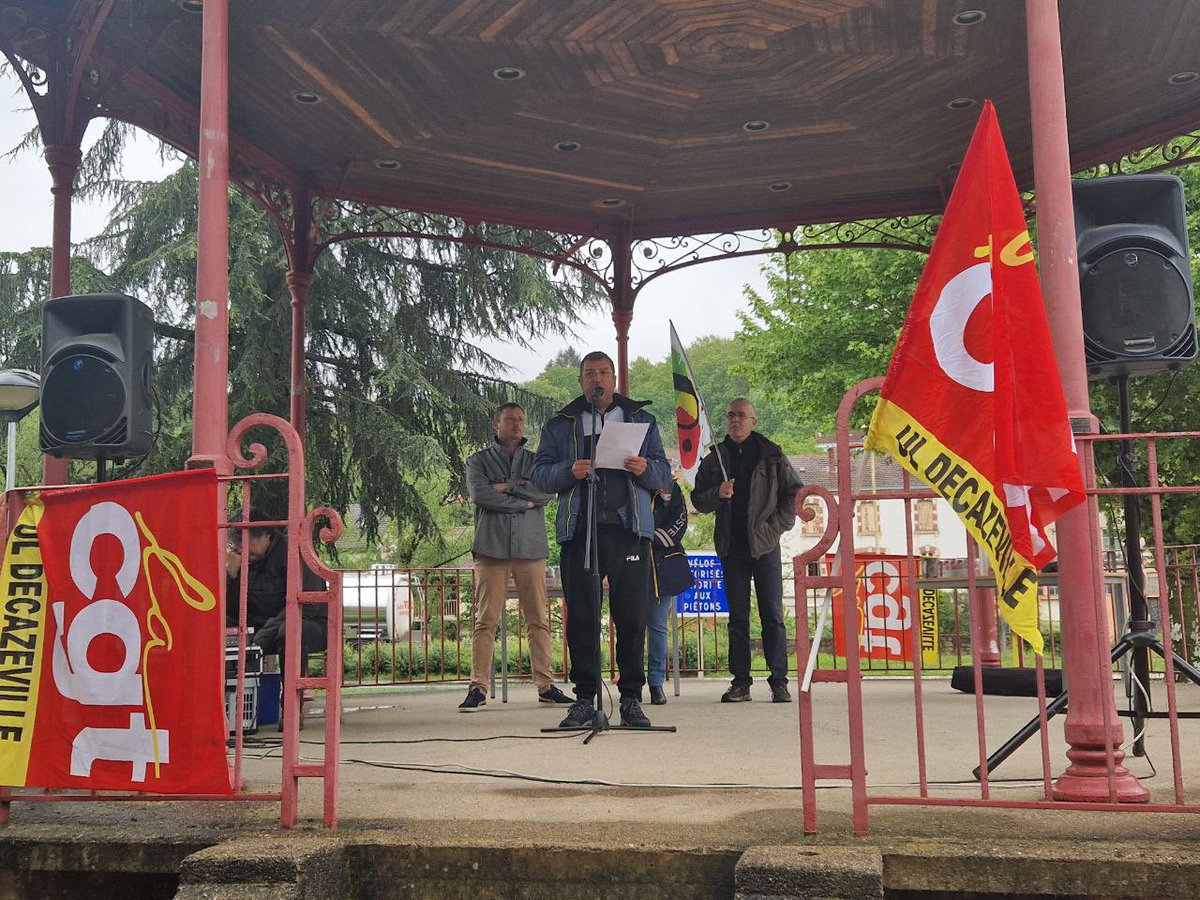 Nous sommes dans la rue pour défendre tous les travailleurs. Une belle mobilisation à #Decazeville. Député ouvrier, j’exprime ma pleine solidarité à toutes les luttes contre la casse sociale Le combat pour la dignité du #travail doit nous unir. Bon 1er mai à toutes et à tous !