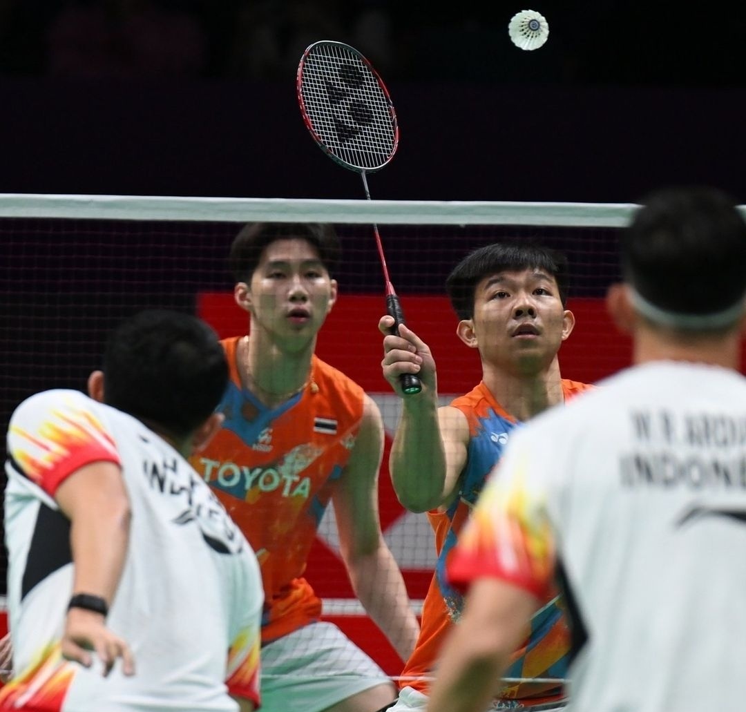 Peeratchai Sukphun (Pee) and Pakkapon Teeraratsakul (Omo) performance in the Thomas Cup:

-Pulled SatChi to the decider
-Won against FajRi in 3 games
-Won against Lane/Vendy in 3 games

What a performance from these 19 year olds! Hope to see them win against more top pairs ✨️
