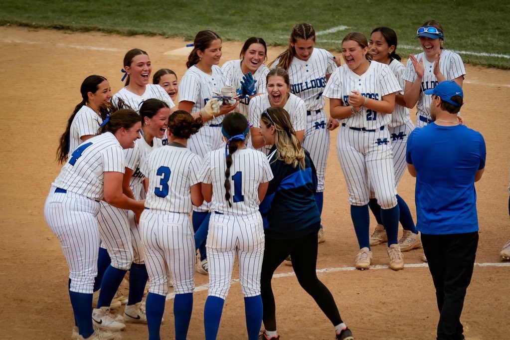 vibes🙌 #metuchensoftball 💙🥎🐾