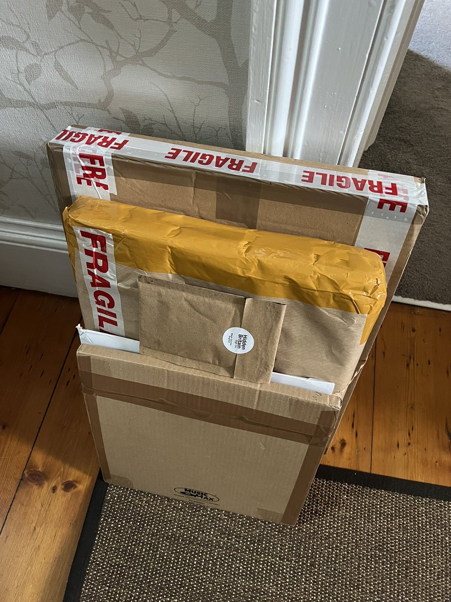 OOOFT!! 😮😍👏🏻

And congratulations to the Royal Mail, who have somehow managed to deliver these without using a pitching wedge!