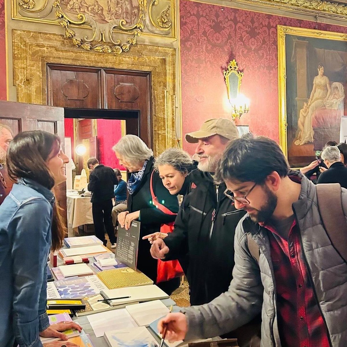 📌 Termina #FabrianoInAcquarello, evento internazionale dedicato alla pittura ad acqua su carta. 🎨 Tra mostre, workshop, conferenze e plein air, l’evento ha coinvolto luoghi simbolo di Bologna e radunato migliaia di artisti da tutto il mondo. 👩‍🎨 📲 bwelcome.it/bcb-fabriano