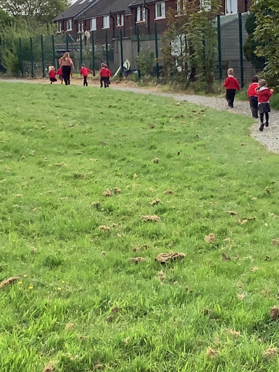 We did our 3rd lap of our #MiniLondonMarathon with @Y4HAS and @Year5HAS !! 

@LondonMarathon #WeRunTogether