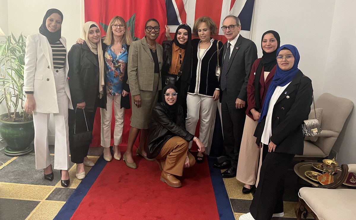 Always a privilege to meet inspiring young women who overcome barriers to get an education and realise their #RightsFreedomPotential. This group of Moroccan young women who have benefitted from @EFAMorocco support was no exception. @FCDOeducation