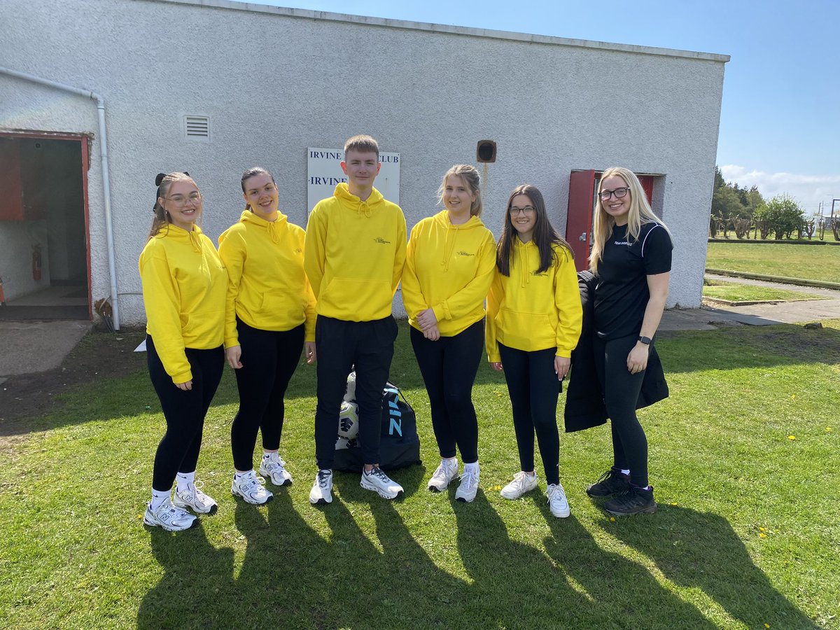 #NAEvents💛🖤 Our amazing @Greenwood_Acad cluster volunteers helping run the football station at todays @IrvineSports club morning Volunteers are crucial to success of our programmes and we are so grateful to them all 🥰