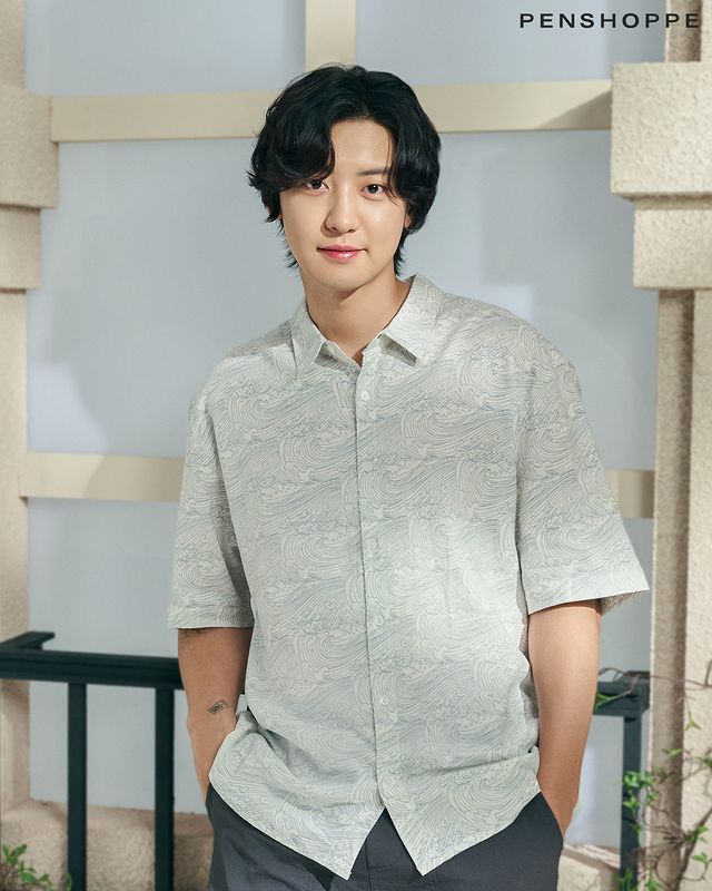 240501 | New update from Penshoppe with 'Catch waves with #CHANYEOL in our ocean print button down. Nothing fresher than cool blue shades for the summer.' You can check out #찬열 series in their Best Seller category or Summer Dream category on Penshoppe.com. Don't…