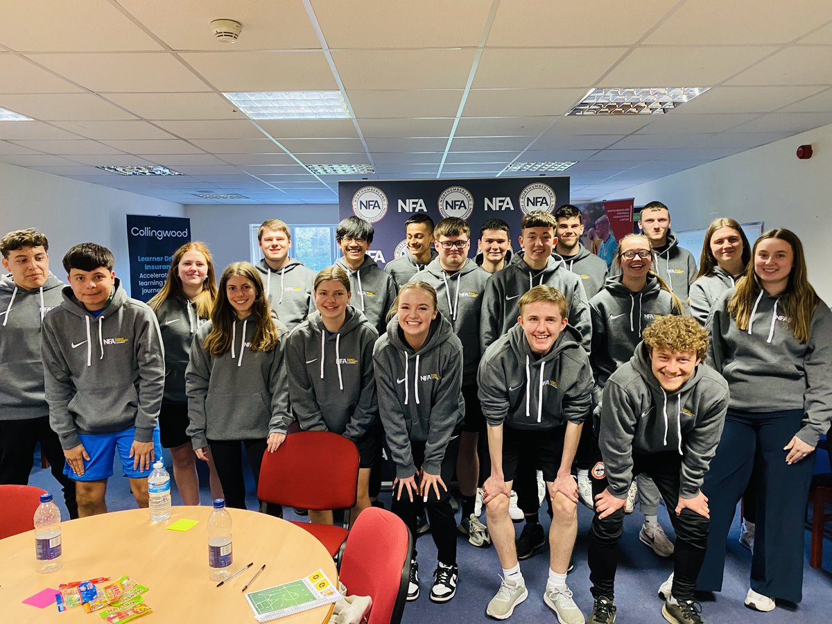 𝗖𝗼𝗮𝗰𝗵 𝘁𝗵𝗲 𝗖𝗼𝗮𝗰𝗵 𝗔𝗰𝗮𝗱𝗲𝗺𝘆 | A thread 🧵 That’s a wrap! A programme designed to offer young local coaches aged 16-21 years an opportunity to access professional support and advice along their coaching journey. @EnglandFootball @EnglandLearning (1/3)
