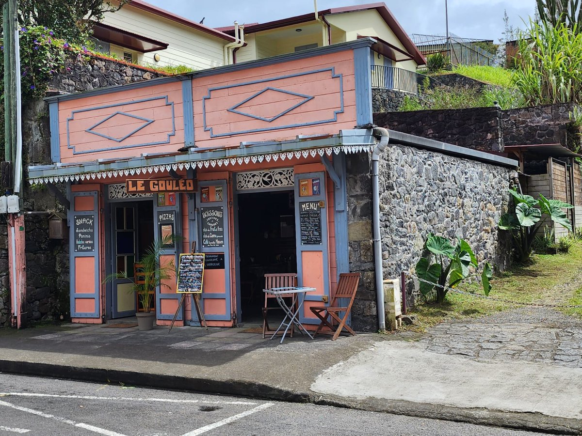 Si tu es de passage à Salazie, tester ce snack! 🇨🇵
🇷🇪 si ou koné ce snack, koué ou pense de li ?
#iledelareunion #gotoreunion #visitlareunion #974lareunion #team974