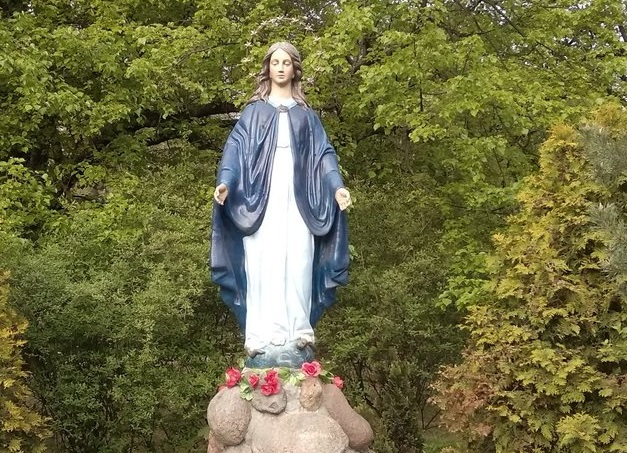 Today we begin #May - the month dedicated to the #BlessedVirginMary. Every day, in the churches or at roadside crosses and chapels, the #LitanyOfLoreto will be sung in honor of the Blessed Virgin Mary.