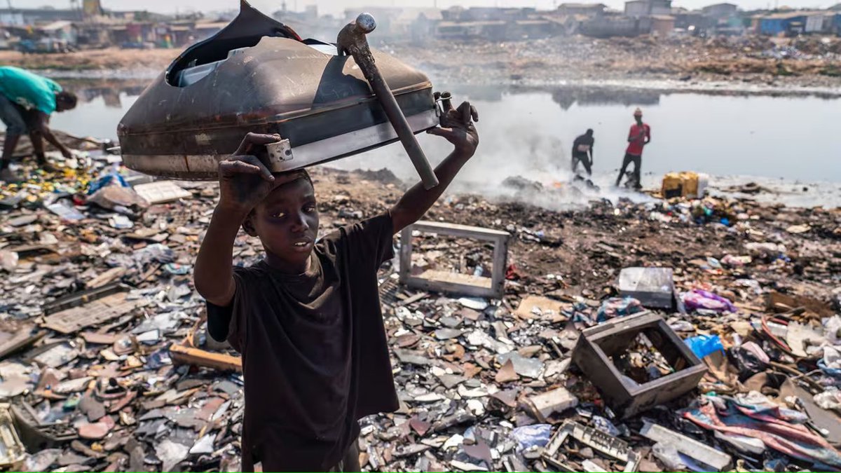 #worldpollution la décharge gigantesque de déchets électroniques à Agbogbloshie (Ghana)