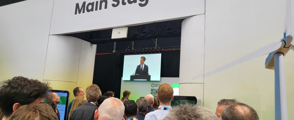 Standing room only for Ed Milliband at #innovationzero