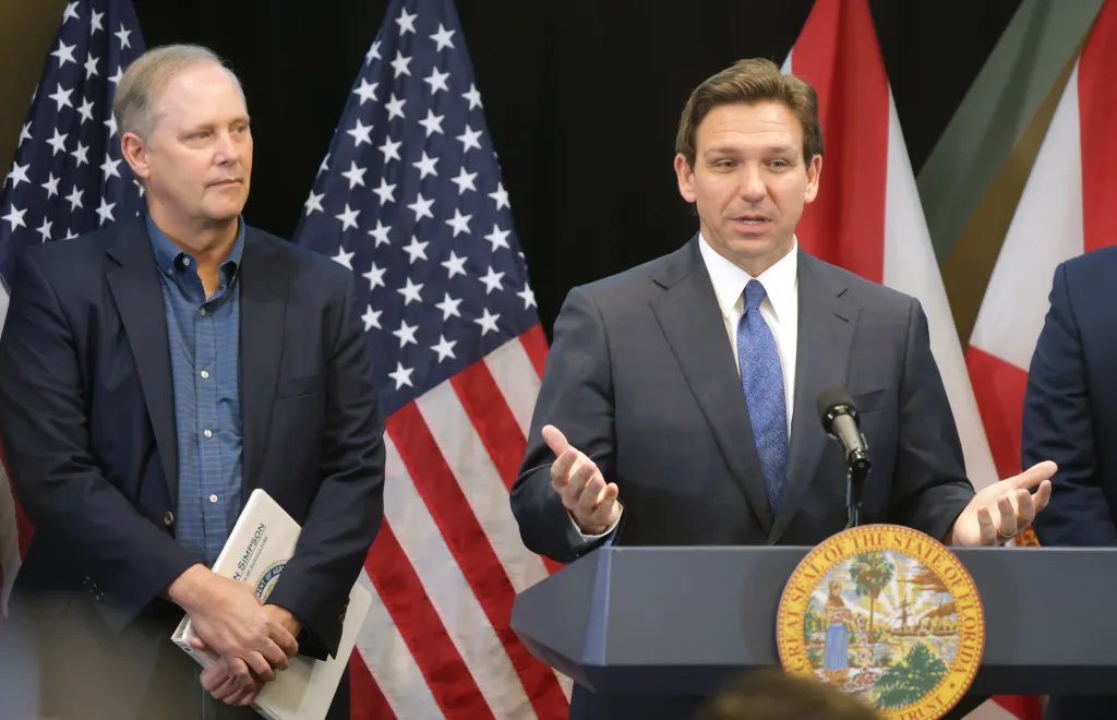 🚨 @GovRonDeSantis to hold a press conference in Hardee County.

Governor DeSantis will be joined by Agriculture Commissioner Wilton Simpson.

Time: 10 AM.

#Florida #FlaPol