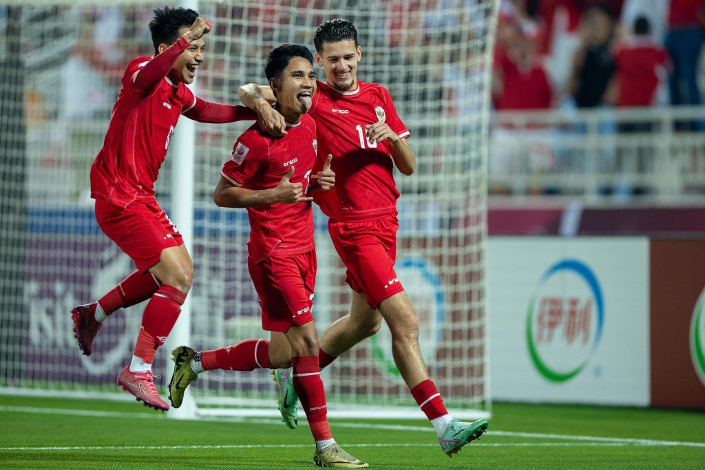 Besok menjadi hari penentuan apakah Timnas Indonesia bisa langsung lolos ke Olimpiade Paris tanpa harus melewati babak play-off. Oleh karena itu, mari kita lihat kekuatan lawannya, Timnas Irak U-23, di ajang Piala Asia U-23 2024 ini. 🇮🇩🇮🇶

Sebuah utas~