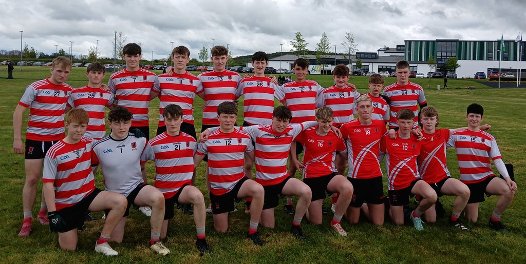 Hard luck to our U17 football team who were narrowly defeated by Coláiste Chiaráin yesterday. The game really ebbed and flowed - a late Glenstal surge fell short in the end. Final score Coláiste Chiaráin 6-08 (26) Glenstal 6-06 (24) 🔴⚪ #GlenstalAbbeySchool