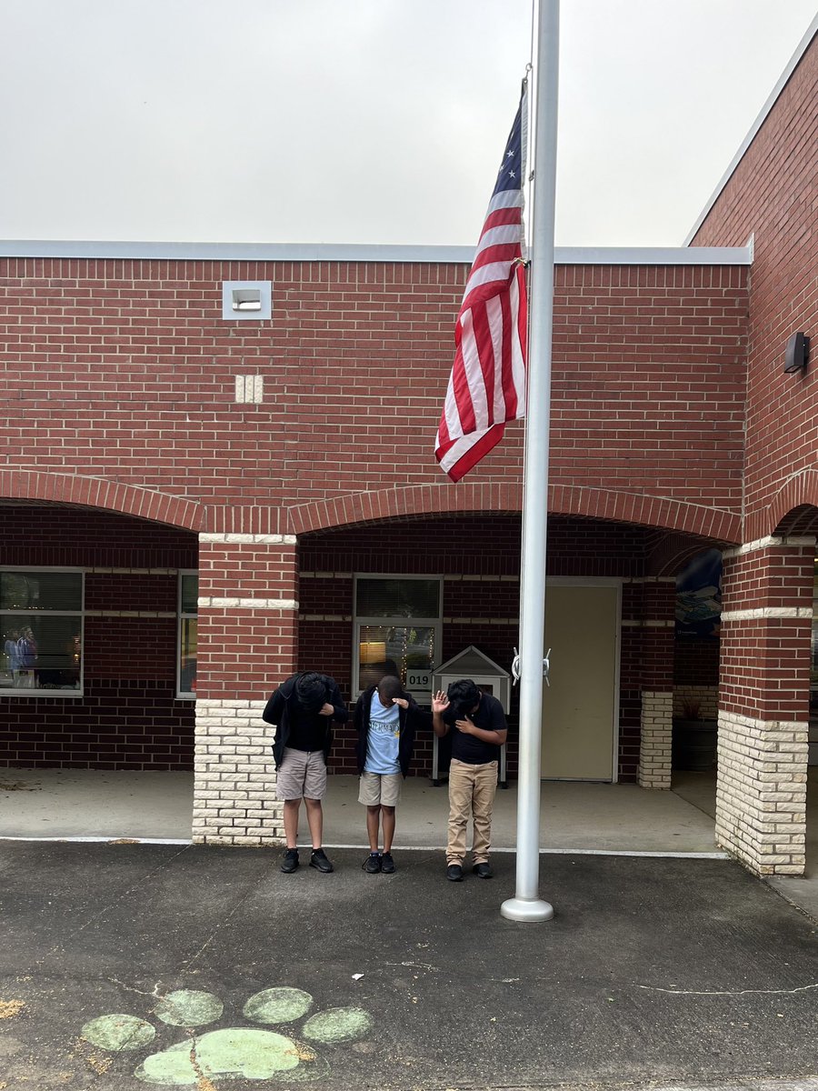 @BentonHeightsES our daily flag leaders show their respect with our flag at staff today @AGHoulihan @Renee_McKinnon1 #BeTheBest #CMPD