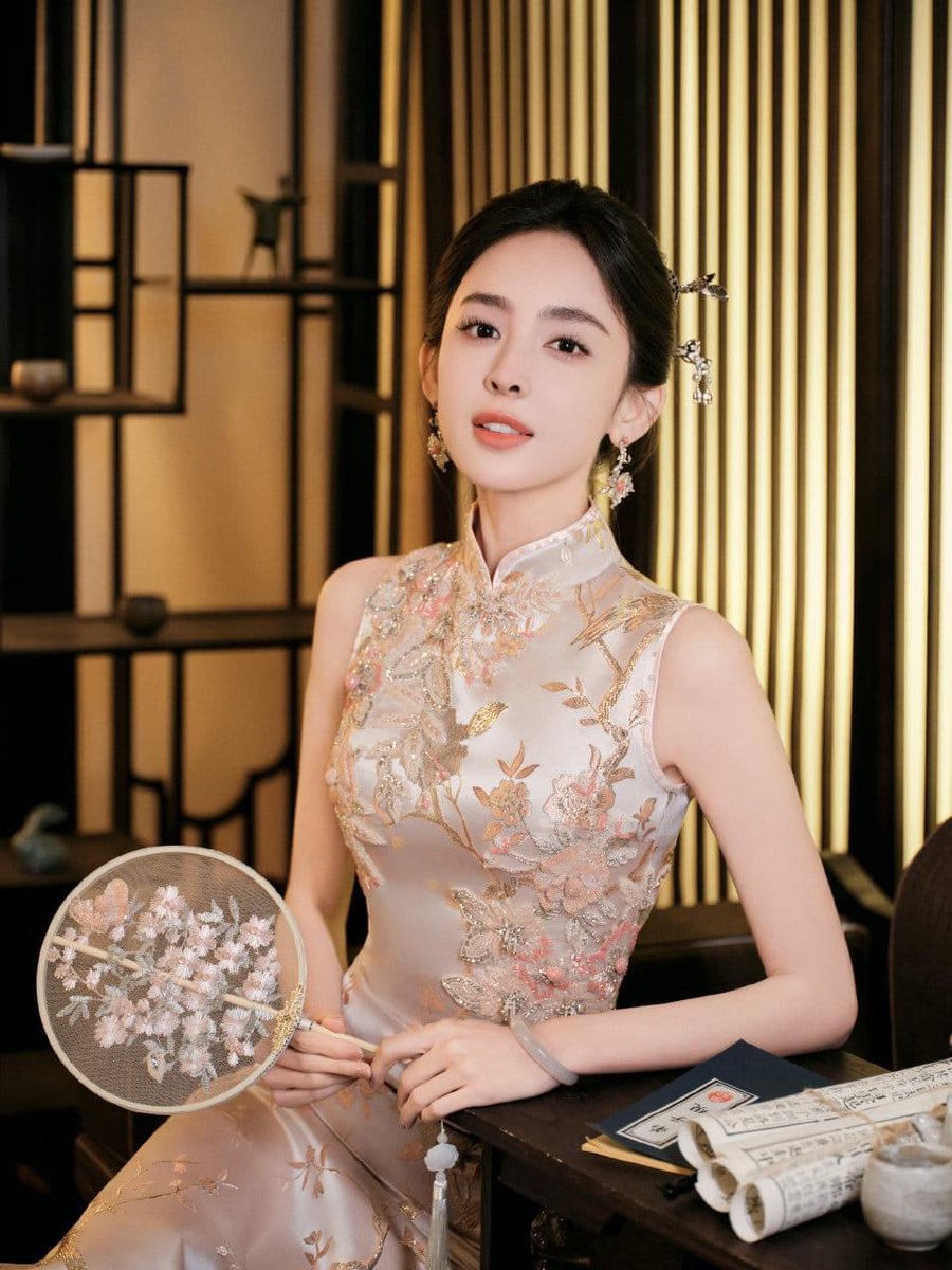 GorgeousNazha's tweet photo. Birthday Girl 🤍

#Gulinazha #Gulnazar #Nazha
#古力娜扎 #娜扎 #گۈلنەزەربەختىي https://t.co/c8d4dWuwZT