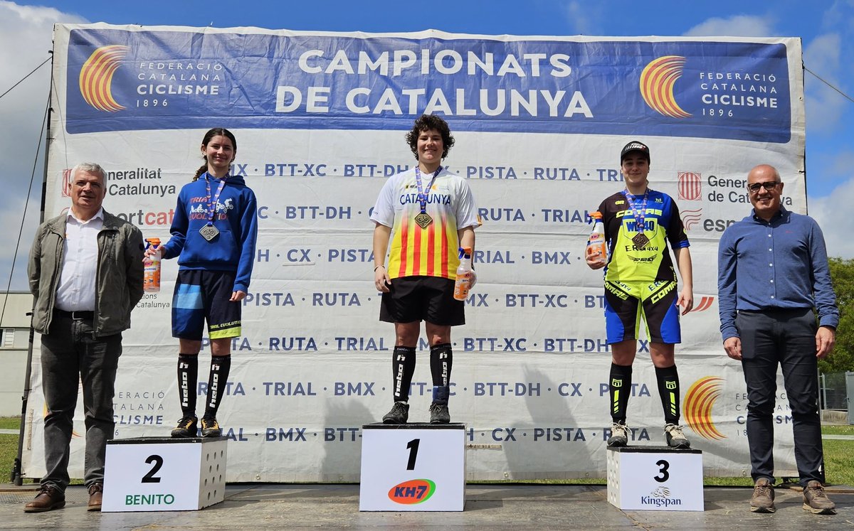 Alba Riera revalida el títol de Campiona de Catalunya

🥇 Alba Riera 
🥈 Andrea Perez
🥉 Laia Esquís

#CiclismeCat #Trial #Trialsport #Vicativat #MasdeBigues #EscolaTrial #Osona
