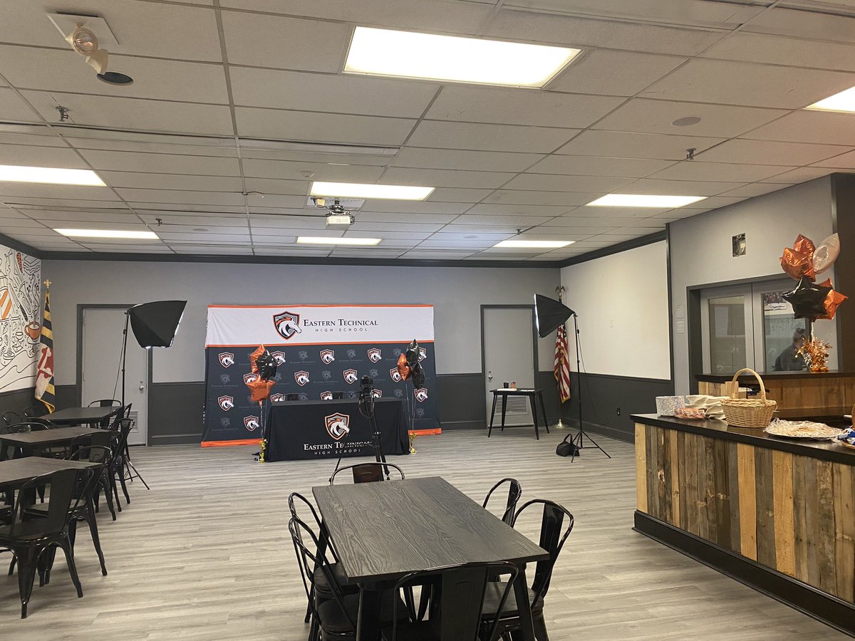 ETHSCounseling's tweet photo. Seniors, we are ready! #BCPSdecisionday 🧡🖤 https://t.co/pEX4M4A917