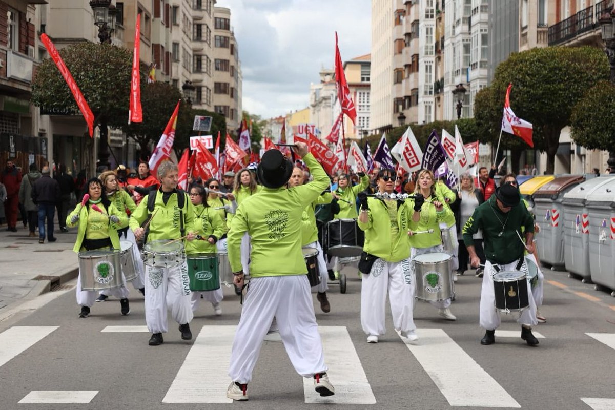 ¡Viva el #1deMayo!✊🏼🌹 Salimos a la calle un año más para reivindicar el avance en derechos de los trabajadores. @luistudanca participa en la manifestación por el #DíaDelTrabajo en Burgos. ¡Por los derechos laborales y la democracia!