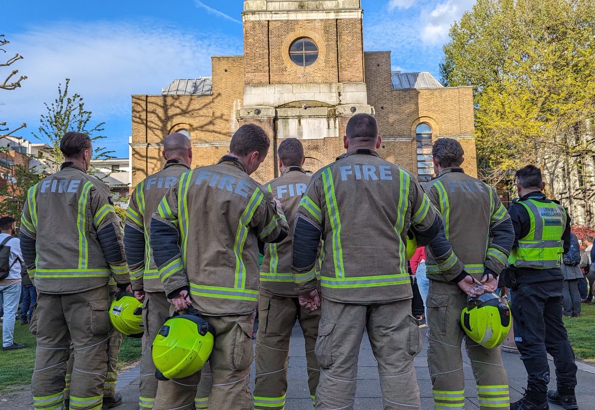 25 years on from the London nail bombings, we remember all those impacted by these horrific attacks targeting LGBT+, Black and Asian communities in London. Yesterday we joined #EmergencyServices colleagues at a remembrance event on the #AdmiralDuncan Nail Bomb anniversary

1/2 ⬇️
