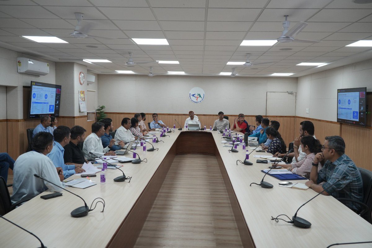 Discussed the roadmap for #Yogasana development - Thank you Gujarat Government for the positive support for Yogasana Development. Meeting Chaired by DG SAG Sh Ninama & Secretary SAG Sh Vala with other officials of the sports dept and also our team from Yogasana Gujarat