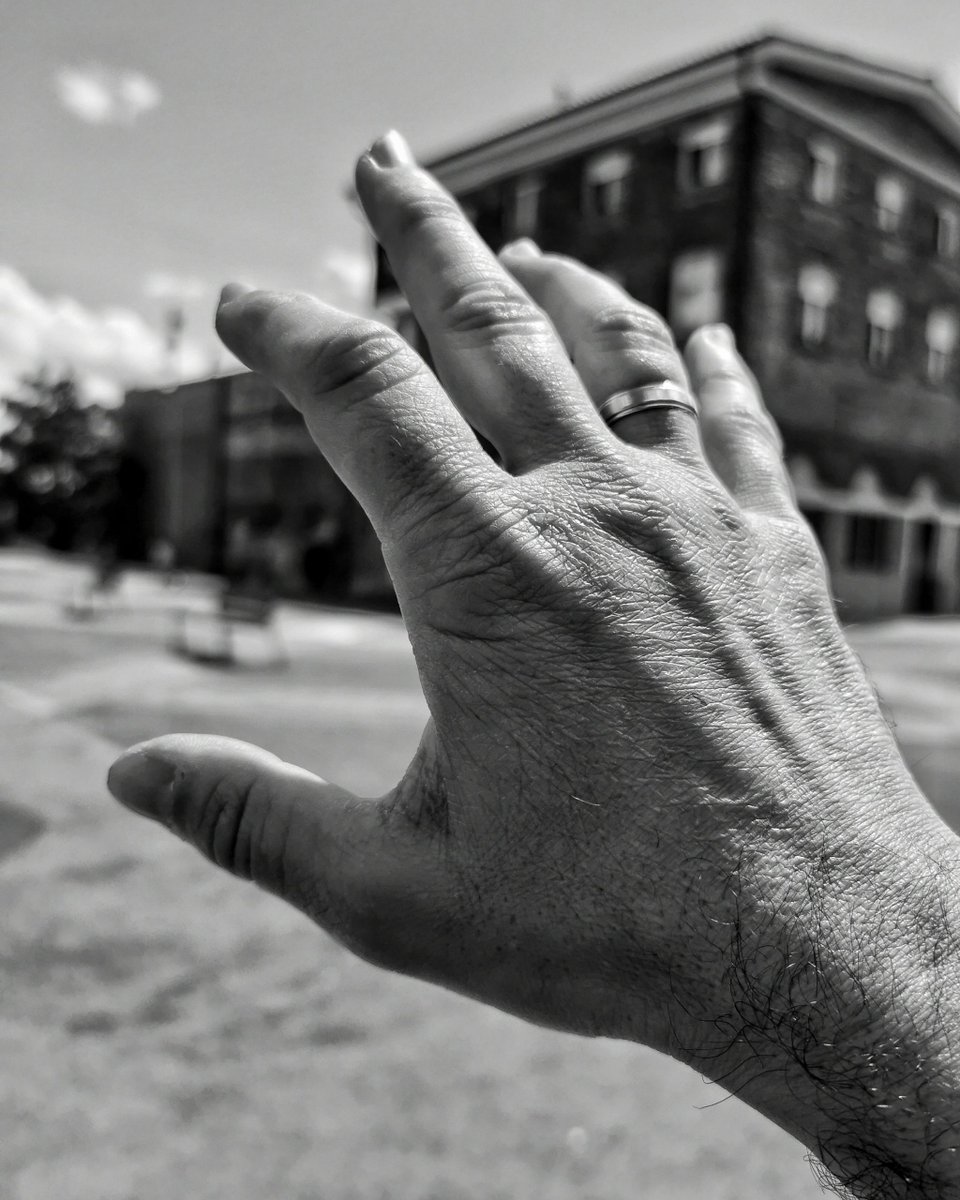 The Hand 16
La vida es una sucesión de lecciones que deben ser vividas para ser comprendidas. 
by @ibarakaldo

Only MobilePhotography
#yohagofotomovil  @RodrigoRivasPH

ibarakaldo.com/the-hand-16/