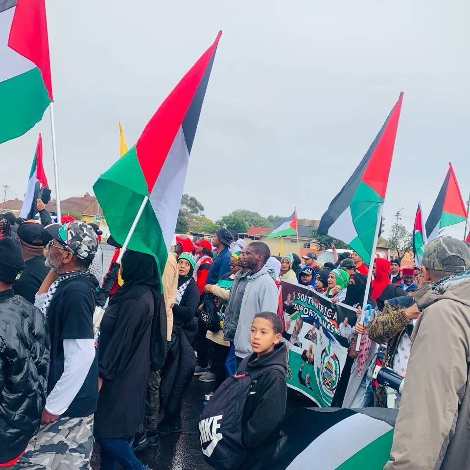 Marching in the streets of Athlone, Cape Town on this May Day in solidarity with the people of Palestine alongside our @MYANC National Spokesperson, @BhenguMahlengi & other Mass Democratic & civil society formations #Week4Palestine #LetsDoMoreTogether