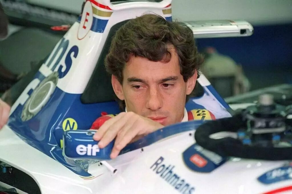 Il y a trente ans, Ayrton Senna quittait la piste Ce 1ᵉʳ mai, c’est tout un pays qui lui rend hommage pour commémorer les 30 ans de sa tragique disparition ➡️ l.humanite.fr/01