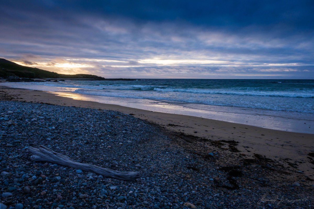 The beautiful Pollan bay at sunset. Inishowen peninsula in #Donegal - Beautiful scenery and so quiet! Almost no one there while we were there!