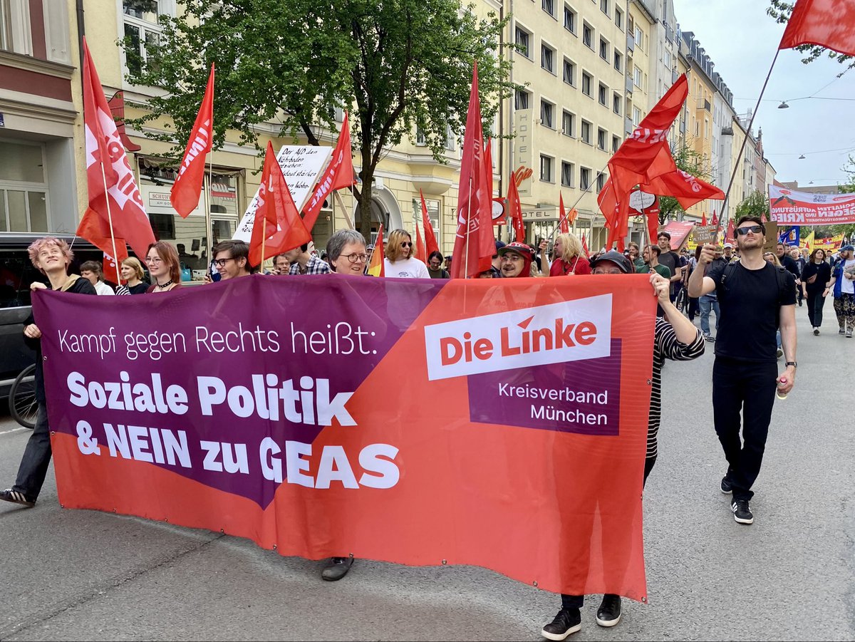 #ErsterMai heißt Klassenkampf! ✊

Zum #1Mai sind wir mit über 7.000 Menschen in #München auf der Straße. Gemeinsam kämpfen wir für gute Arbeit, höhere Löhne und weniger Arbeitszeit. Das wirksamste Mittel #gegenRechts: Soziale Politik!

Gerechtigkeit geht #nurmitlinks!