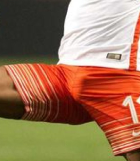 julien_hommen's tweet photo. Donc les musulmans veulent couvrir leurs genoux par "pudeur", mais ça les dérange pas d'afficher leur gros paquet devant des millions de gens? Arrêtez le foot c'est mieux?
#genoux #musulmans #grandremplacement #Islam https://t.co/RxdJKTVArC