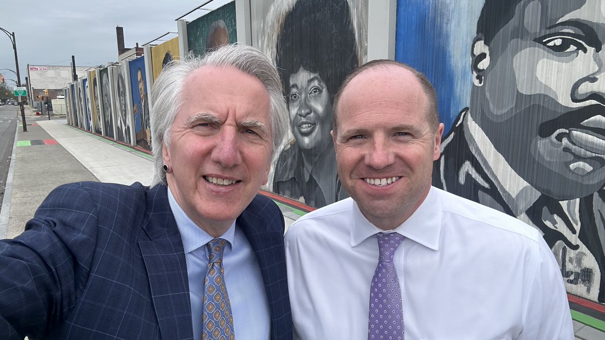 It was a treat to meet up with @SenKennedy on campaign trail at weekend and chat with him about American, Irish & global issues. I wish him well in his upcoming tenure on Capitol Hill.