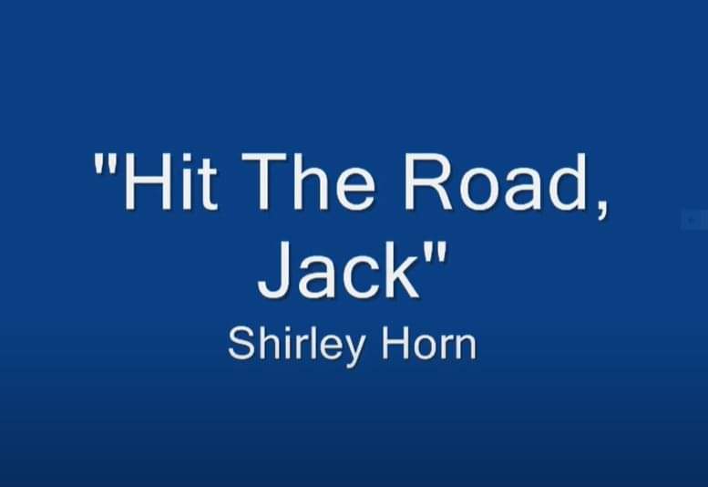 SHIRLEY HORN, cantante y pianista. 01-05-1934 / 20-10-2005. excelente pianista y gran dama del Jazz rindiendo tributo a Ray Charles, en 1961 fue número 1 en las listas de éxitos con este magnífico tema “Hit the Road, Jack!” youtube.com/watch?v=3UVw-1… #Jazz