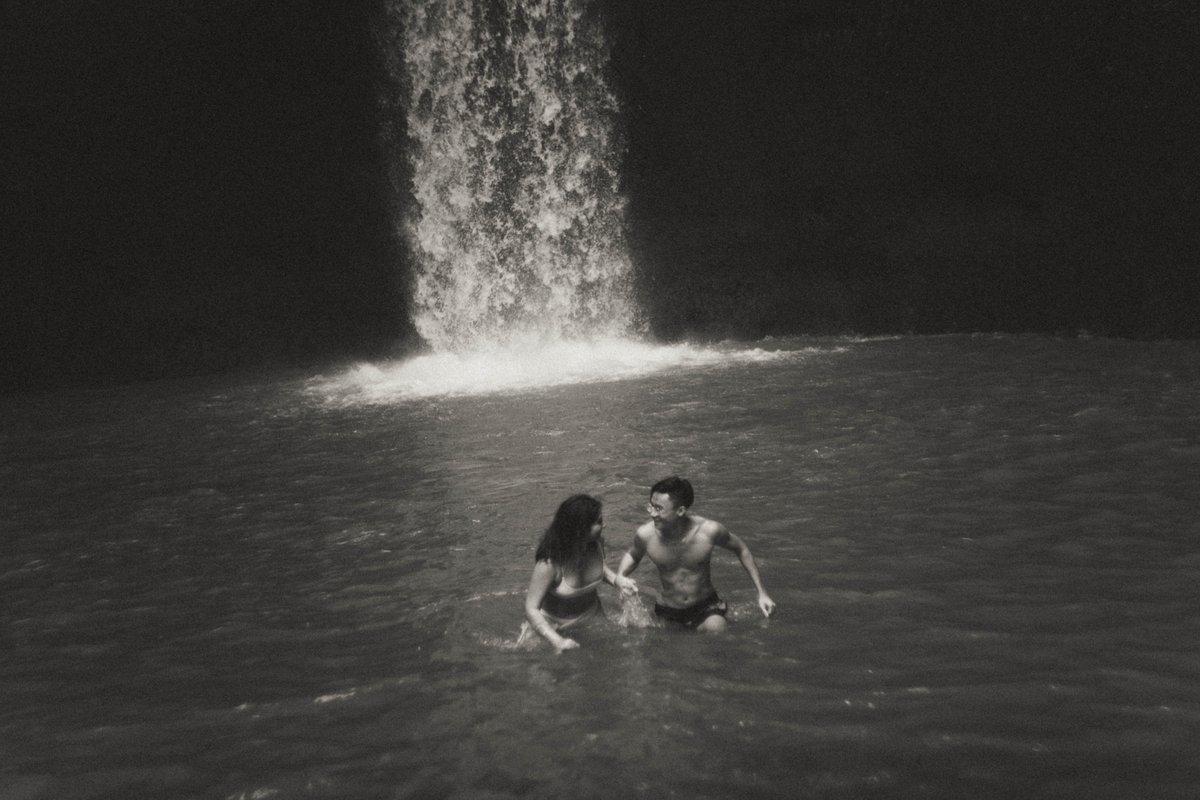 Foto prewedding dengan tema 'chasing waterfalls'

-

#govindarumiandfriends