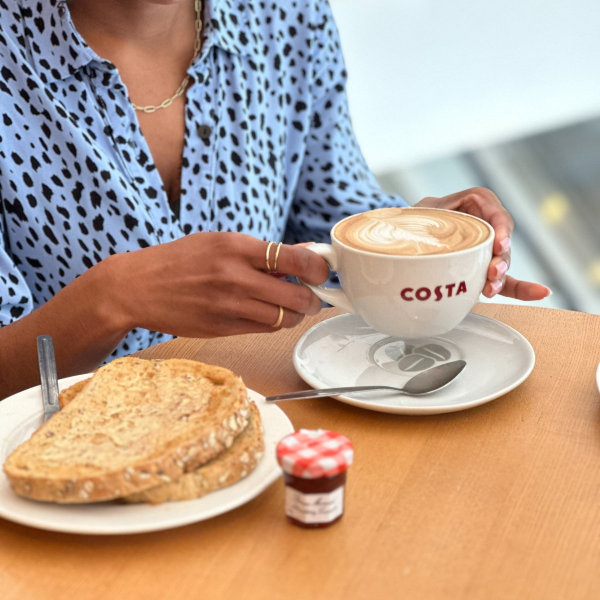 Your favourite coffee & toast is always a good idea. 😋 Head to @costacoffee to treat yourself this week. 💙
#costacoffee #costahavant #treatyourself #tealovers #havantmums #MeridianShoppingCentre #ShopMeridian #Havant #EastHants #EastHampshire #HampshireLife