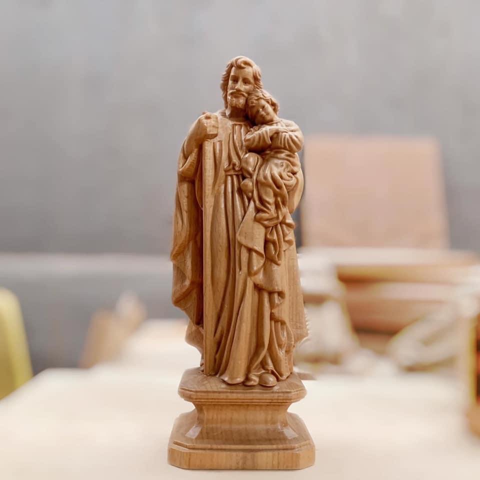 This beautiful statue features St. Joseph. Hand carved wooden statue of Joseph, the carpenter with the big heart and probably the most famous foster father in history. #stjoseph #saint #joseph #saintjoseph #statue #woodenstatue
Order at: jmcatholic.com/products/saint…