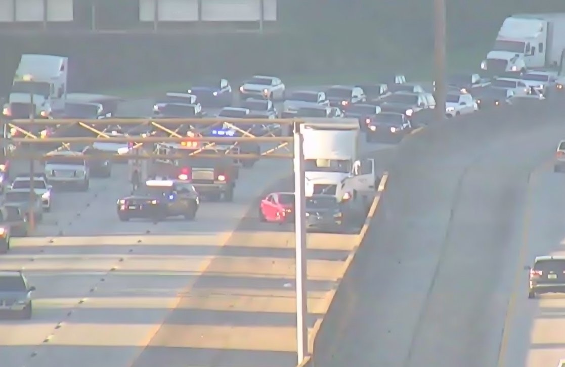 TRAVEL ADVISORY Fulton Co: Crash in 2 left lanes on I-85/nb at I-285 (Exit 68). Slow back into Fairburn. Use Hwy 29 as an alterante. #ATLtraffic