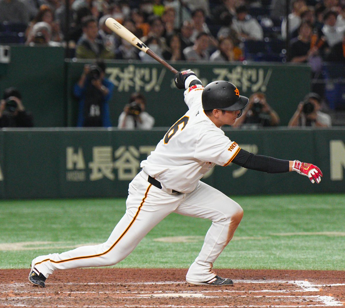 【一軍】 #巨人🆚#ヤクルト（#東京ドーム） （試合終了）巨 0-4 ヤ #岡本和真 選手、#坂本勇人 選手がヒットで出塁するもあと一本が出ず無得点。敗戦を喫する。 見逃し配信は #GIANTS_TV で ➡bit.ly/3rbTfxL #新風 #giants_90th #巨人 #ジャイアンツ #東京 #tokyo #野球