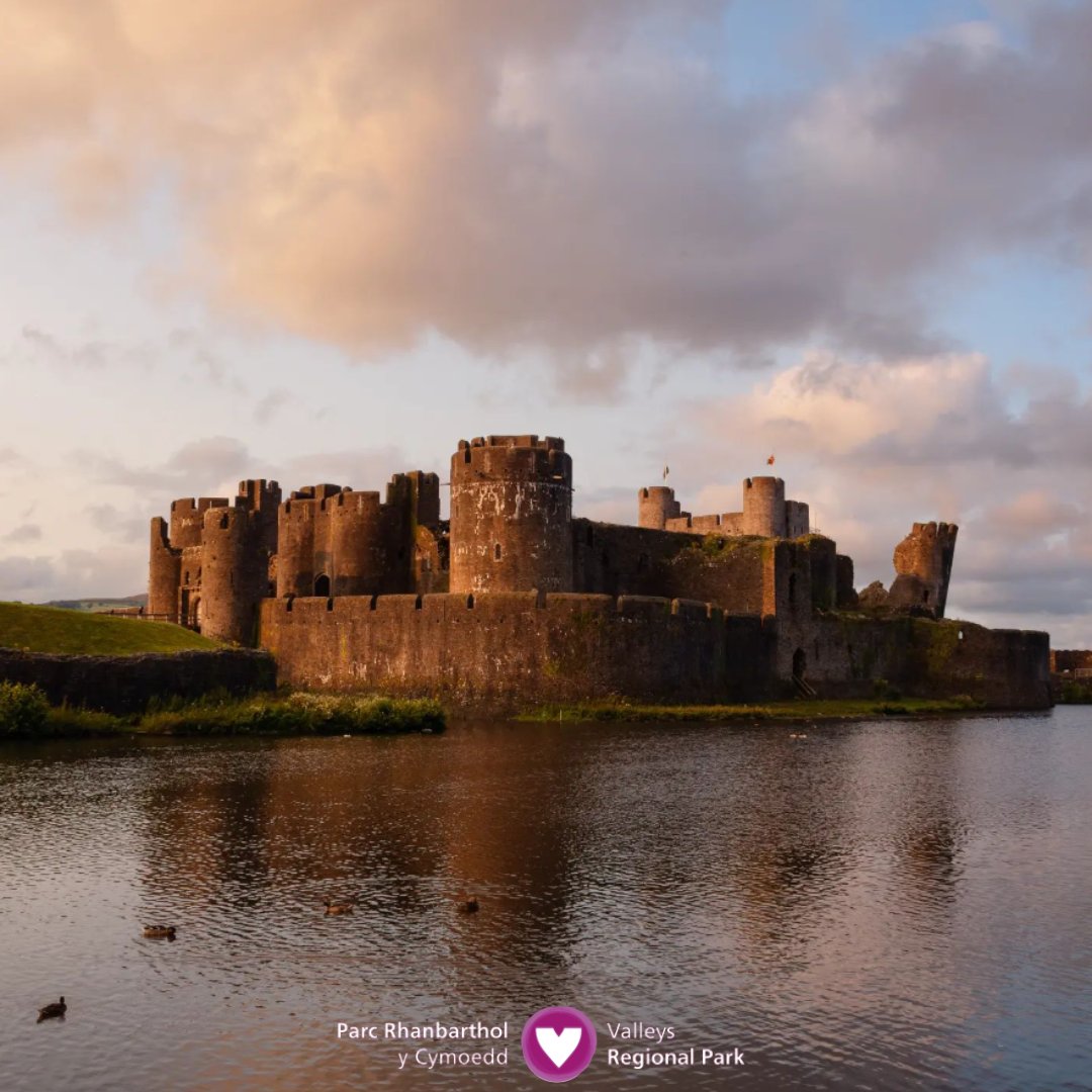 … and breathe 💚
Sunsets over Caerphilly Castle are a sight to behold 😍

📸darth.eider (on Instagram)

@CaerphillyCBC @Caerphilly_Cadw @Visitcaerphilly