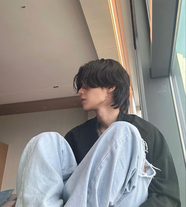 #⃢⃞ThairpeMfs sawadee, how's your day going? Tis' I. Anyone know who am I?