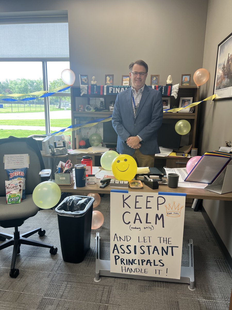 Happy Principals' Day to Mr. Tutin! We are thankful for your leadership at Eastwood! Today we are celebrating you! #SchoolPrincipalsDay #WhyWT