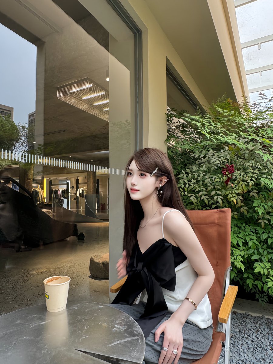 web3Iriskk's tweet image. Crypto的前辈们你们好呀，我是新人可可～今天被表哥按头加入了币圈哈哈😆！我们全家看着表哥在这个行业从一无所有到财务自由，所以在表哥的影响下，虽然现在我刚大学毕业步入社会，通过家人的赞助我也加入这个行业啦🤗我的持仓：#SOL #BOME #ENA #WIF #ORDI #PEPE