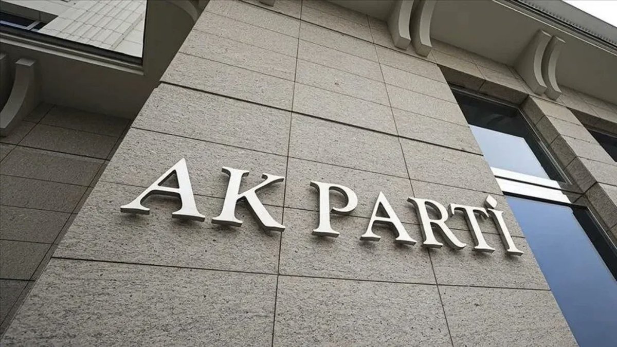 AK Parti’deki kritik toplantının perde arkası: Erdoğan değişim talimatı verdi politikyol.com/ak-partideki-k…