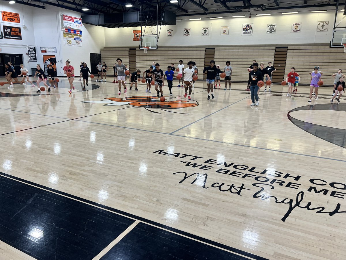 BG_Lady_Hornets's tweet photo. We had a packed 🏡 this morning!
Really enjoy the collaboration with @BGHSBasketball 

📸: @BGHSSportsMed https://t.co/4LZIEyYeVd