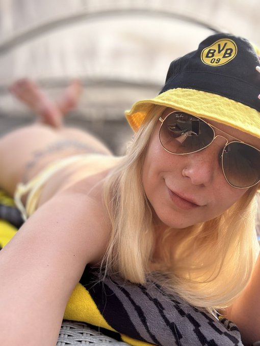 Ich freu mich schon aufs Spiel heute&hellip; du auch ?🖤💛 wir k&ouml;nnen uns ja schon mal aufw&auml;rmen 😜💦🍑 https://t<a href="/tag/telegram"class="tags"><span>#telegram</span></a><a href="/tag/schreibmitmir"class="tags"><span>#schreibmitmir</span></a>