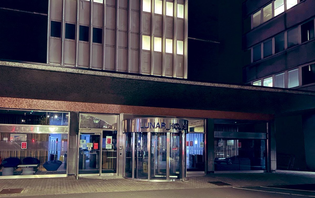 CALL-out: support needed at LUNAR  HOUSE immigration reporting centre in Croydon. 

We have a solidarity presence but need numbers. We don’t want a repeat of last night.

We need to resist every Rwanda detention!

📍 40 Wellesley Road, Croydon, CR9 2BY.

DM if you need more info.