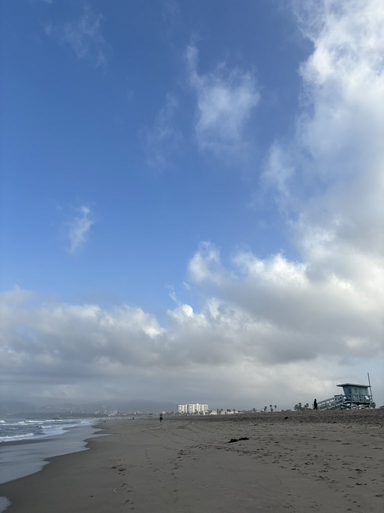 gm….wrapping up my early morning beach walk and wishing you all a wonderful day! It’s also the first day of #MentalHealthAwarenessMonth ✨