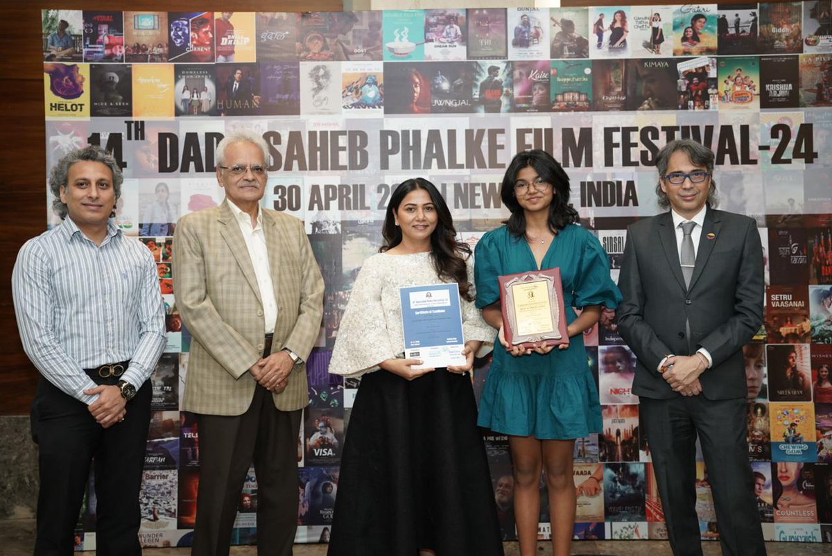 CinemaWorldMasthi (@masticinema) on Twitter photo #SukritiVeniBandreddi Wins Dadasaheb Phalke Award! 🙌👏
Daughter of maverick director <a href="/aryasukku/">Sukumar</a>, Sukriti shines as Best Child Artist for #GandhiThathaChettu, Congratulations 🎉💐 #DadasahebPhalkeAward
#PadmavathiMalladi <a href="/MythriOfficial/">Mythri Movie Makers</a> <a href="/SukumarWritings/">Sukumar Writings</a> #GopiTalkies #SukritiVeniBandreddi Wins Dadasaheb Phalke Award! 🙌👏
Daughter of maverick director <a href="/aryasukku/">Sukumar</a>, Sukriti shines as Best Child Artist for #GandhiThathaChettu, Congratulations 🎉💐 #DadasahebPhalkeAward
#PadmavathiMalladi <a href="/MythriOfficial/">Mythri Movie Makers</a> <a href="/SukumarWritings/">Sukumar Writings</a> #GopiTalkies