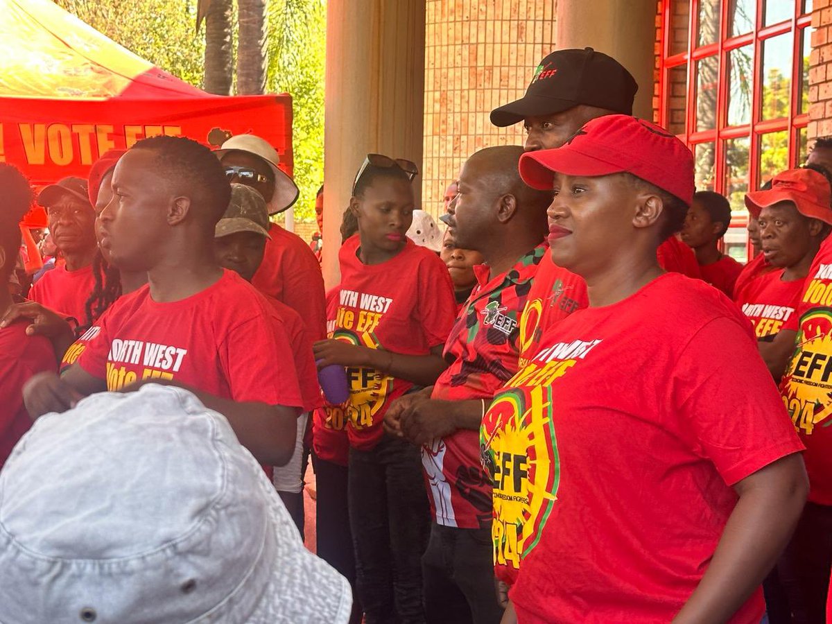 🔺Road To Victory🔺

The Deputy Secretary General,Cmsr. Poppy Mailola,and the officials of the province are currently leading the workers march in Rustenburg.

The march is aimed at rallying workers of the world to use communism as a bastion of war against exploitation.