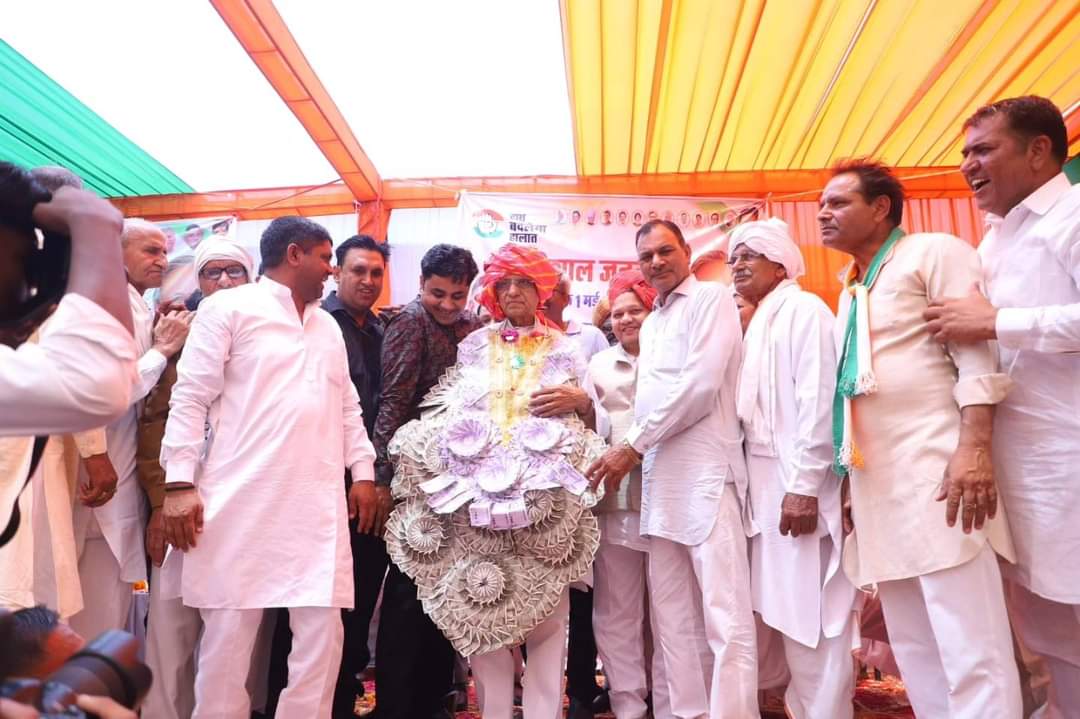 VijayPratapFbd's tweet photo. आज ग्राम पाली NIT - 86 में आयोजित विशाल जनसभा में जाते हुए जगह-जगह फरीदाबाद लोकसभा क्षेत्र के युवा साथी व कार्यकर्ताओं द्वारा बड़ी आत्मीयता एवं गर्मजोशी  से श्री महेंद्र प्रताप सिंह जी कांग्रेस प्रत्याशी, फरीदाबाद लोकसभा क्षेत्र का स्वागत किया गया।  

इस स्वागत एवं सम्मान हेतु आप सभी का हार्दिक आभार व्यक्त करता हूं। आप सभी का साथ यू ही बना रहें हम सदैव अपने वादों पर खरा उतरने का काम करेंगे।

Indian National Congress Indian National Congress - Haryana 

#INC #हाथ_बदलेगा_हालात #Congress #mahenderpratapsingh
