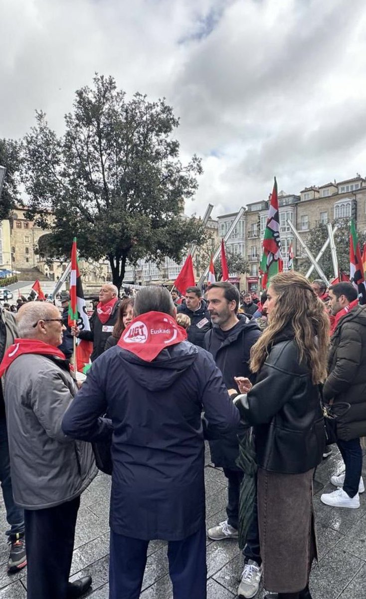 Un año más el #1M reivindicamos los derechos de trabajadoras y trabajadores por los que tanto hemos luchado y seguimos luchando. Vamos a seguir impulsando el empleo de calidad para que no haya ningún retroceso en derechos laborales. #1DeMayo #DiaDelTrabajador